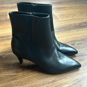 Dolce Vita Saylor black ankle boots booties. Side zip. Shoes size 8.5